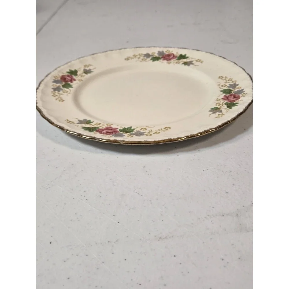 Vintage Grindley England Rose Bouquet Cream Petal Plate 8”‎ 18K Gold Trim Floral